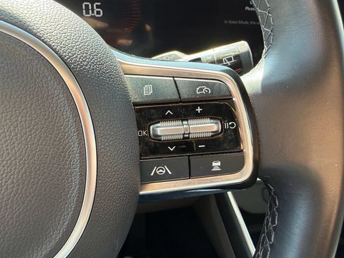 Used 2025 Kia Carnival EX FWD image 17