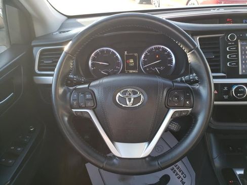 Used 2019 Toyota Highlander XLE image 16
