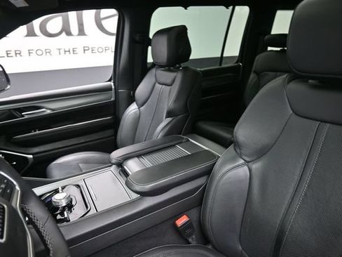 Used 2023 Jeep Wagoneer Series II w/ Convenience Group I AWD/4WD image 16