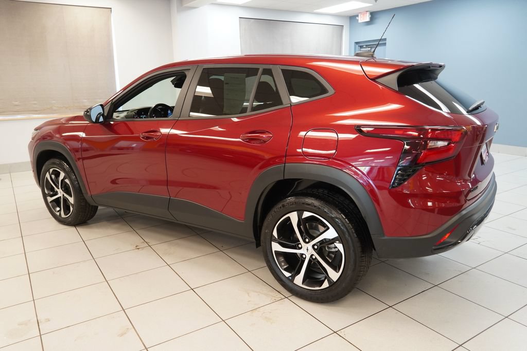 Used 2024 Chevrolet Trax RS FWD image 7