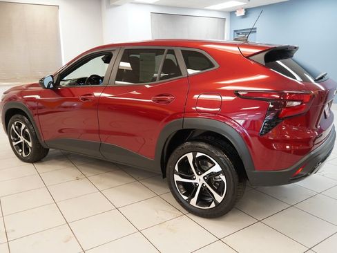 Used 2024 Chevrolet Trax RS FWD image 7