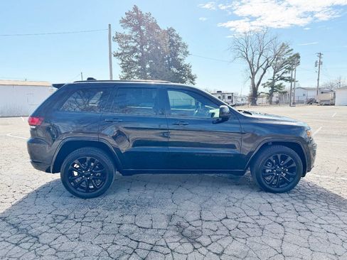 Used 2020 Jeep Grand Cherokee Altitude image 4
