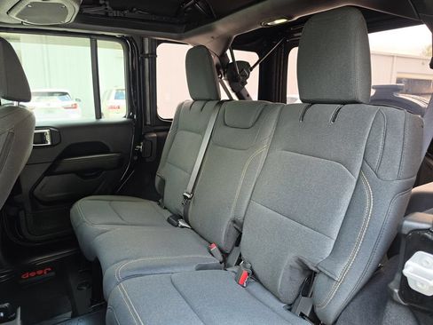 Used 2024 Jeep Wrangler Unlimited Sahara AWD/4WD image 17