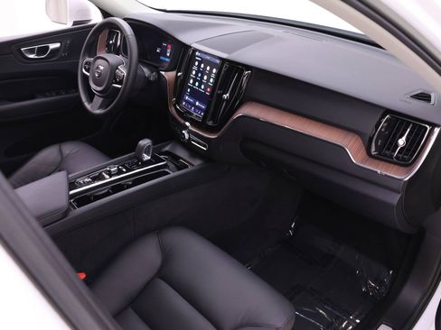 Certified 2023 Volvo XC60 B5 Plus w/ Protection Package Premier image 22