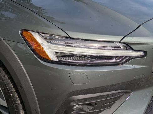 New 2026 Volvo V60 B5 Cross Country Plus w/ Protection Package Premier AWD/4WD image 9