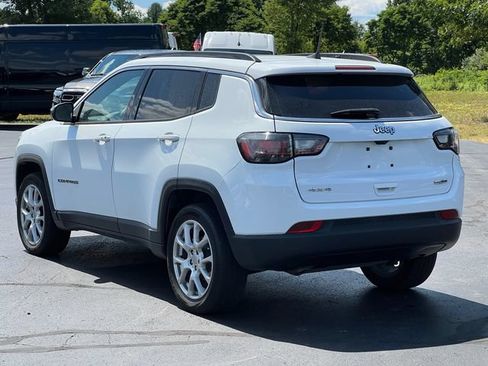 Used 2023 Jeep Compass Latitude w/ Sun and Sound Group AWD/4WD image 13