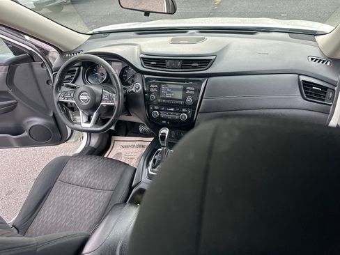 Used 2017 Nissan Rogue SV image 25