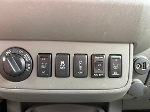 Used 2017 Nissan Frontier SV w/ SV Value Truck Package AWD/4WD image 10