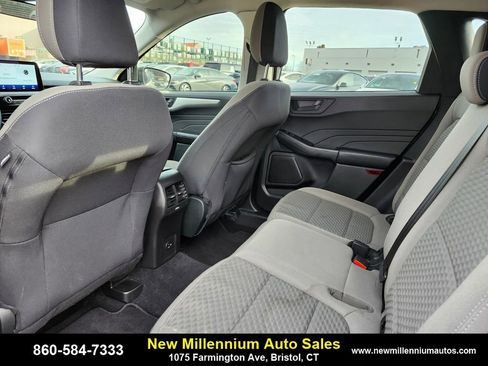 Used 2022 Ford Escape SE w/ Cold Weather Package image 16