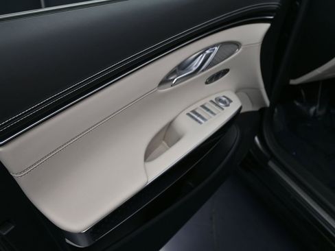 Used 2025 Genesis GV70 3.5T Sport w/ Sport Prestige Package image 13