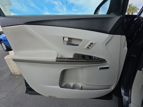 Used 2015 Toyota Venza XLE w/ XLE Premium Package image 23