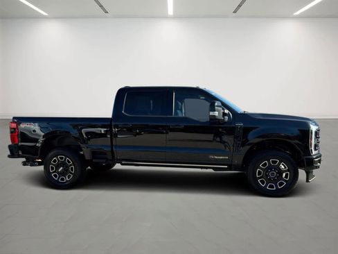 Used 2025 Ford F250 Platinum w/ FX4 Off-Road Package image 5