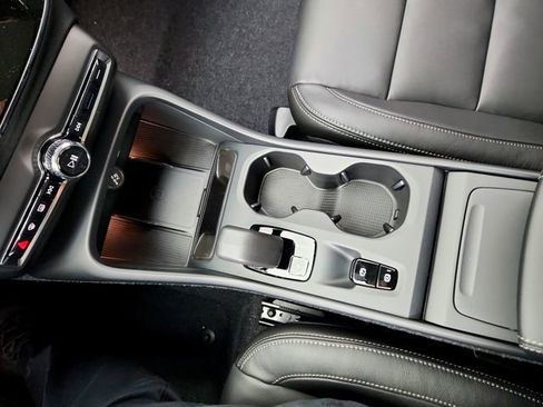 New 2026 Volvo XC40 B5 Core w/ Climate Package image 21