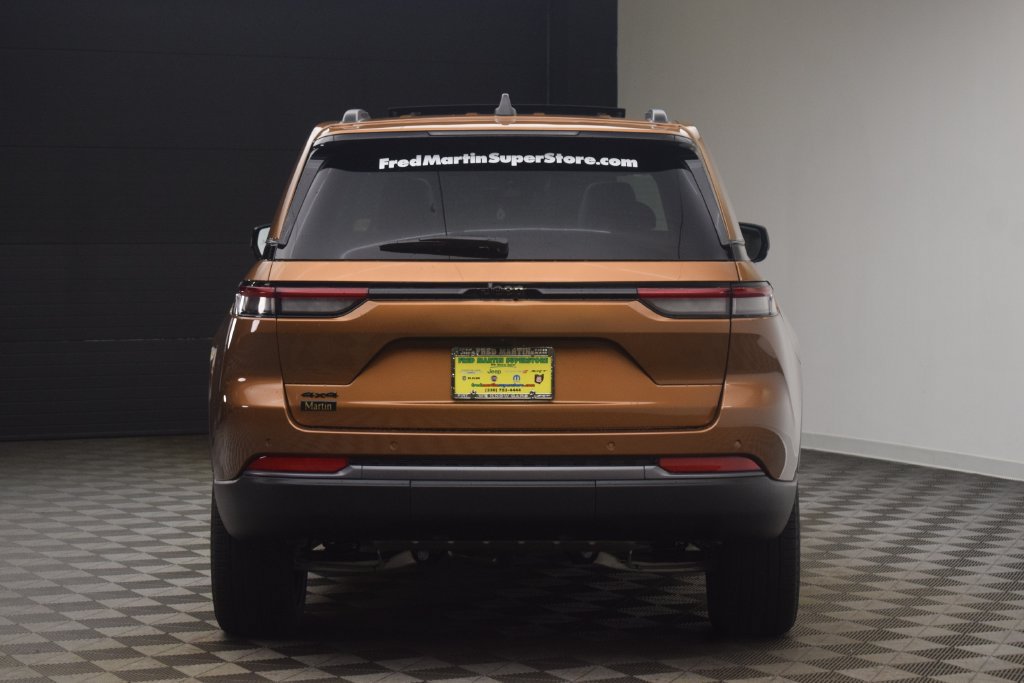 New 2027 Jeep Grand Cherokee Limited w/ Limited Altitude Package AWD/4WD image 12