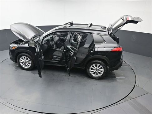 Used 2023 Toyota Corolla Cross LE image 46