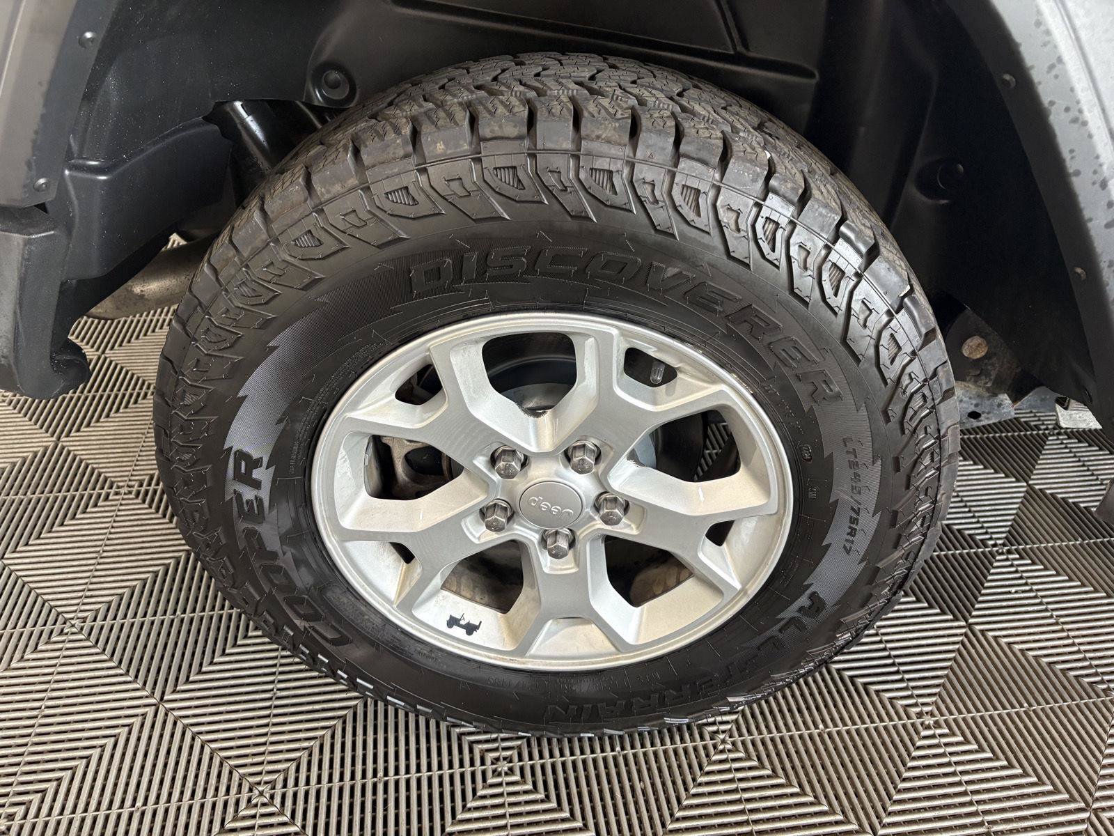 Used 2021 Jeep Wrangler Sport AWD/4WD image 18