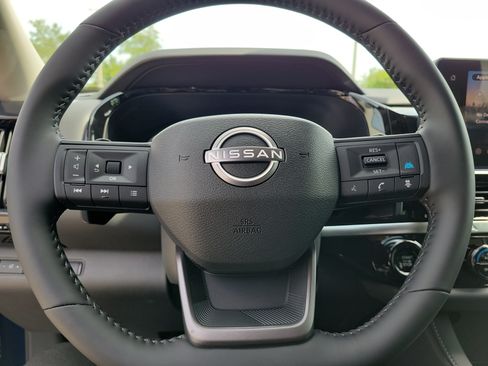 Used 2026 Nissan Pathfinder SV AWD/4WD image 12