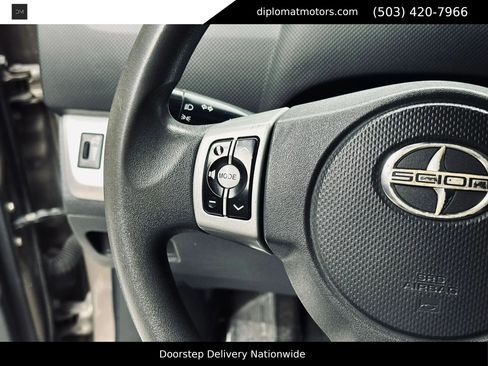 Used 2012 Scion xB FWD image 28