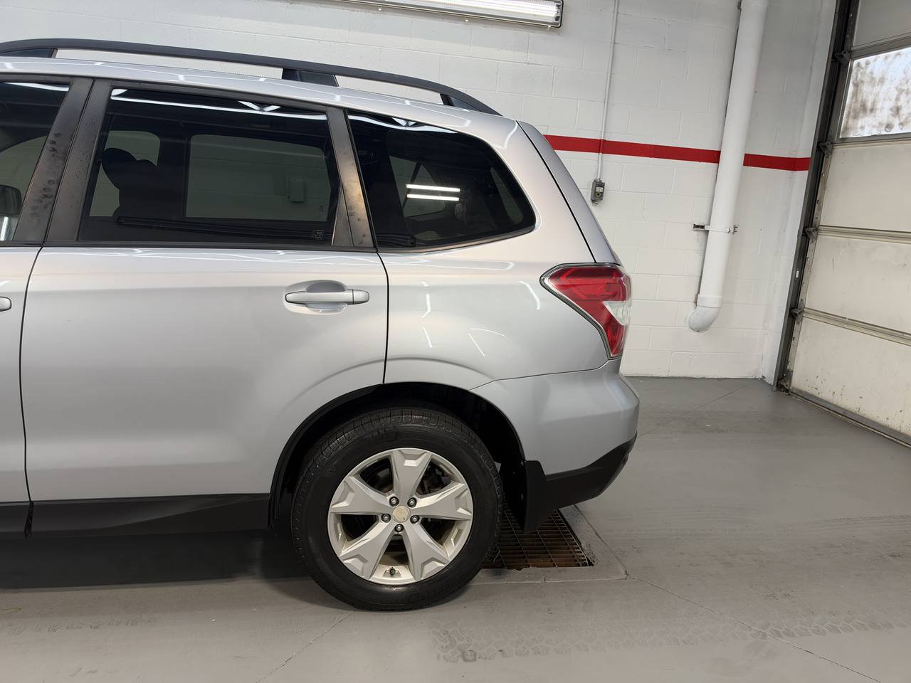 Used 2016 Subaru Forester 2.5i Premium w/ All-Weather Package AWD/4WD image 4