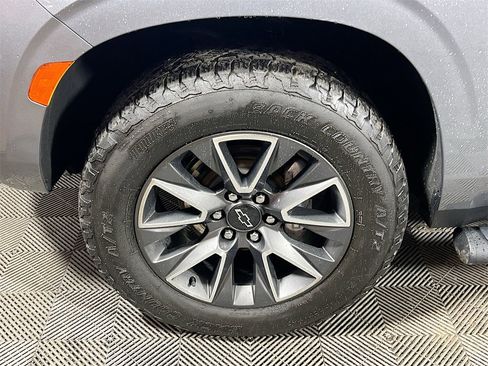 Used 2022 Chevrolet Suburban Z71 image 26