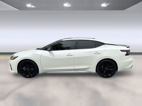 Used 2023 Nissan Maxima SR w/ Sport Mat Group FWD image 2