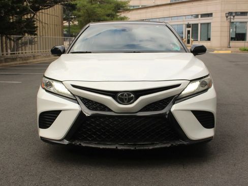 Used 2019 Toyota Camry XSE FWD image 3
