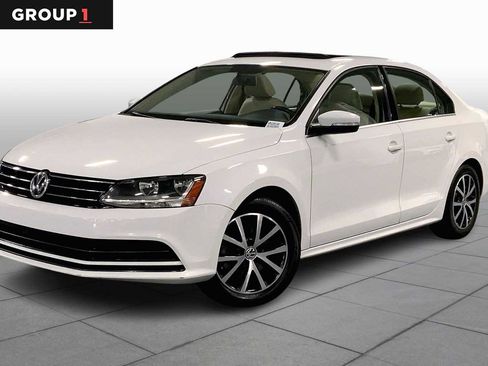 Used 2017 Volkswagen Jetta SE image 1