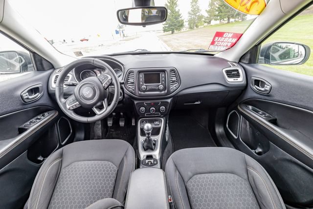 Used 2018 Jeep Compass Sport w/ Mopar Graphics Package FWD image 16