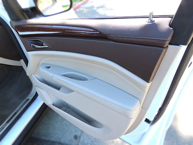 Used 2011 Cadillac SRX Luxury FWD image 28