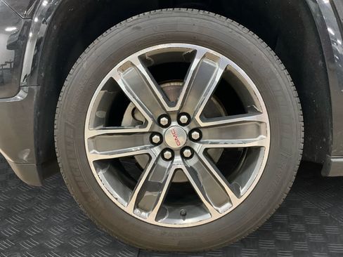 Used 2019 GMC Acadia Denali w/ Technology Package FWD image 14