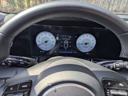 Used 2024 Hyundai Elantra Limited image 18