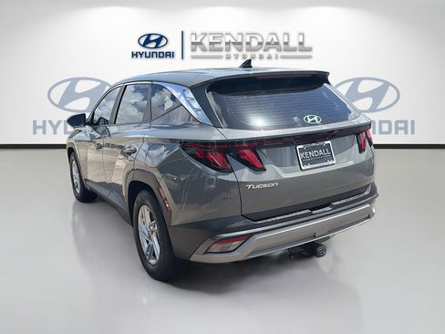 Used 2025 Hyundai Tucson SE image 4