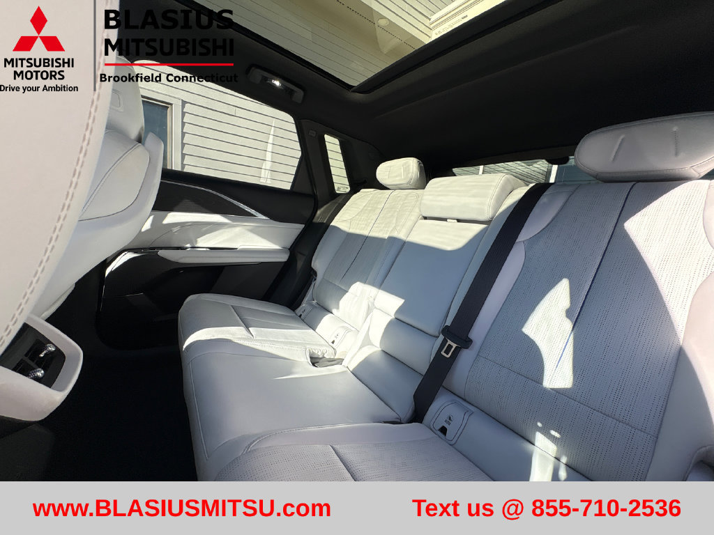 Used 2024 Cadillac Lyriq Luxury AWD/4WD image 41