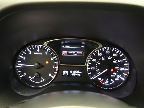 Used 2013 Nissan Pathfinder Platinum image 12