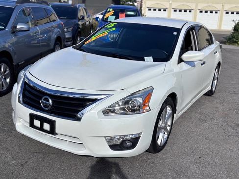 Used 2015 Nissan Altima 2.5 SV image 2