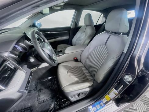 Used 2021 Toyota Camry SE w/ Convenience Package FWD image 10