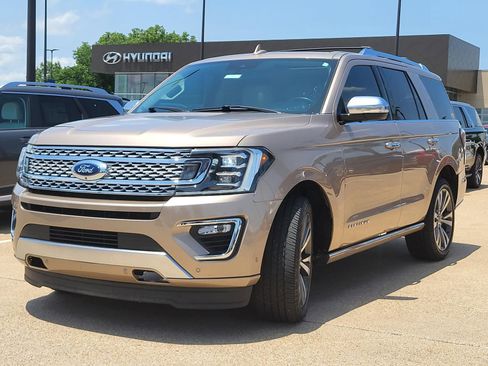Used 2020 Ford Expedition Platinum AWD/4WD image 2