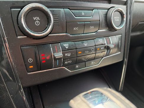 Used 2017 Ford Explorer XLT w/ Equipment Group 202A image 9