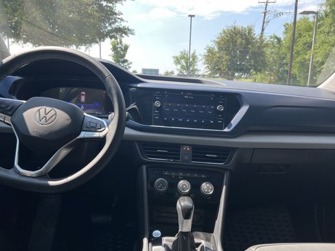 Certified 2023 Volkswagen Taos SE FWD image 27