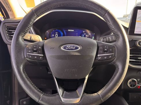Used 2020 Ford Escape Titanium image 4