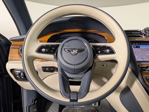 Used 2022 Bentley Bentayga AWD/4WD image 37