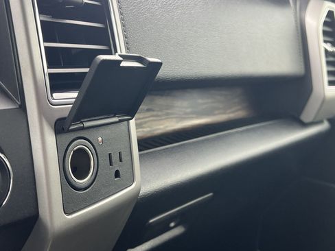 Used 2020 Ford F150 Lariat image 12