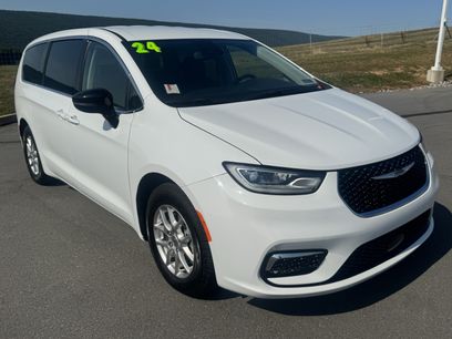 Used 2024 Chrysler Pacifica Touring-L