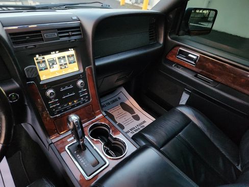 Used 2016 Lincoln Navigator L Select image 9