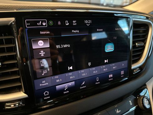 Used 2022 Chrysler Pacifica Touring-L FWD image 13