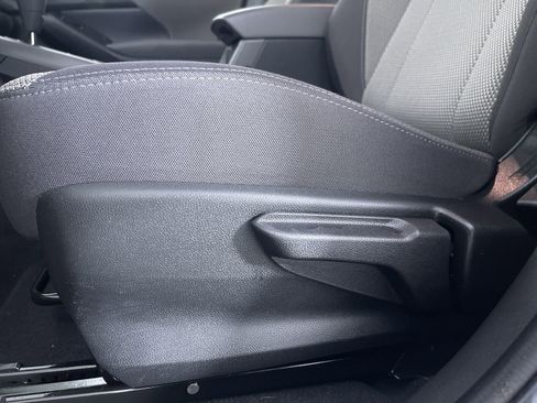 Used 2024 Subaru Crosstrek 2.0i Premium image 12