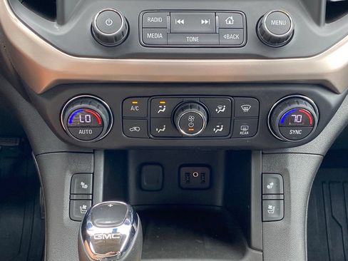 Used 2017 GMC Acadia Denali w/ Technology Package FWD image 20
