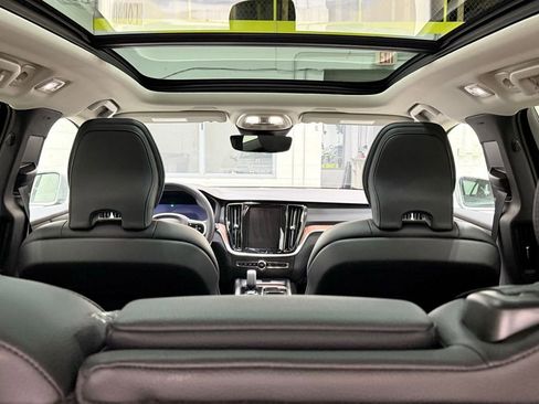 Used 2025 Volvo V60 B5 Cross Country Plus image 48