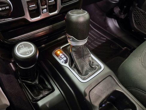 Used 2022 Jeep Wrangler Unlimited Sport image 19