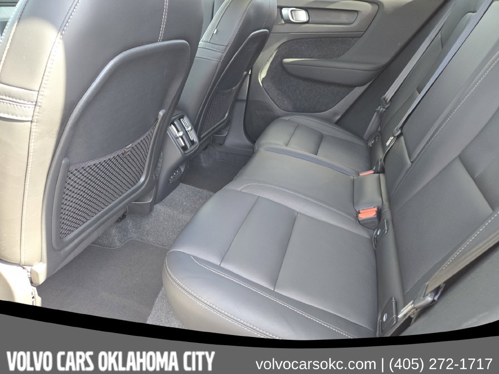 Certified 2025 Volvo XC40 B5 Core AWD/4WD image 31